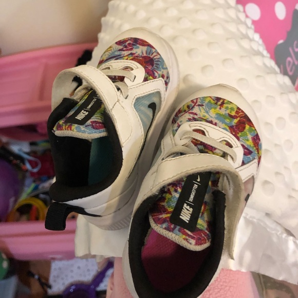Toddler Nikes - Picture 1 of 5